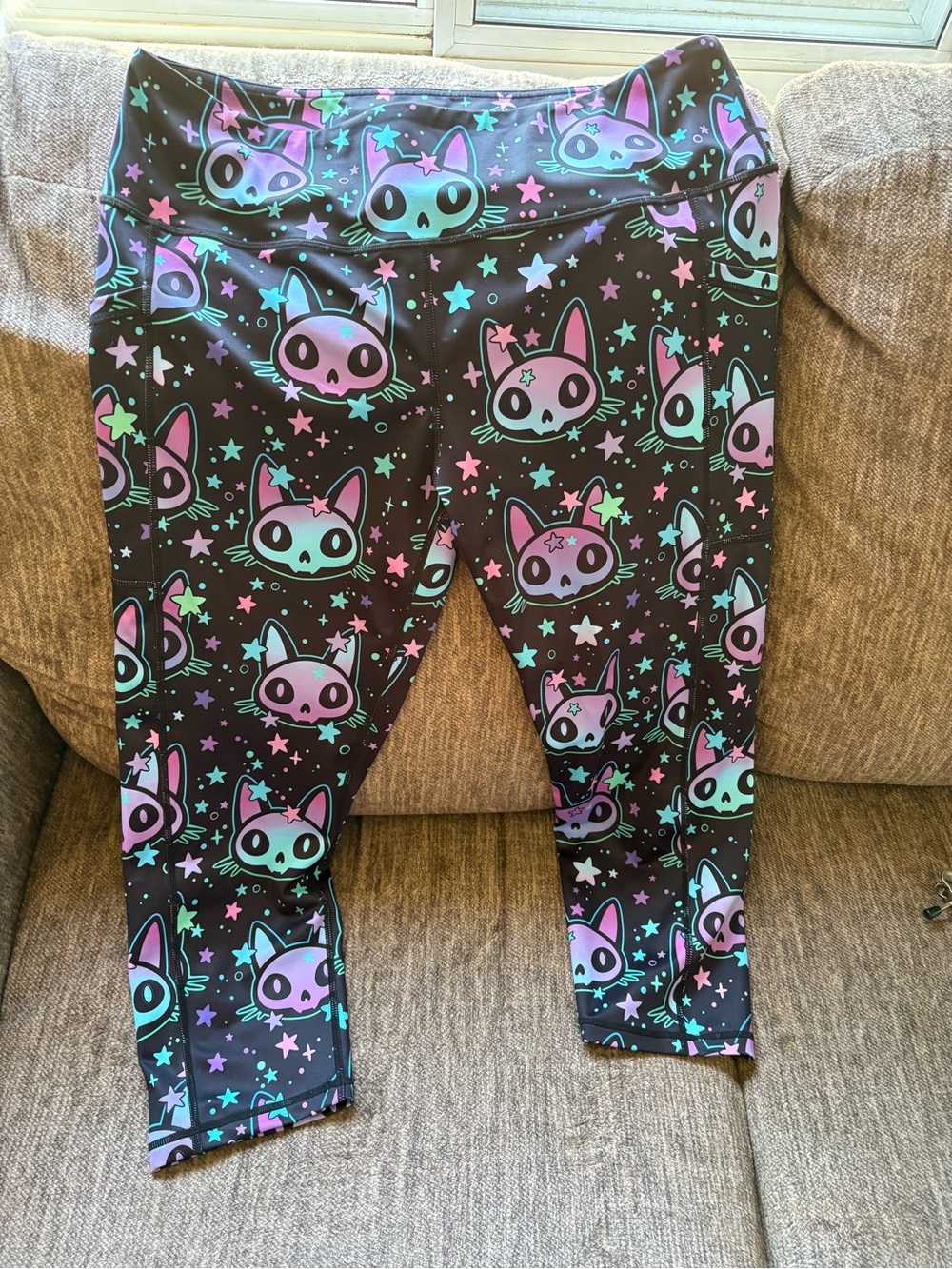 Constantly Varied Gear XXL Capris Cosmic kitty never worn